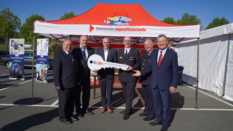 Offizielle Schlüsselübergabe Offizielle Schlüsselübergabe